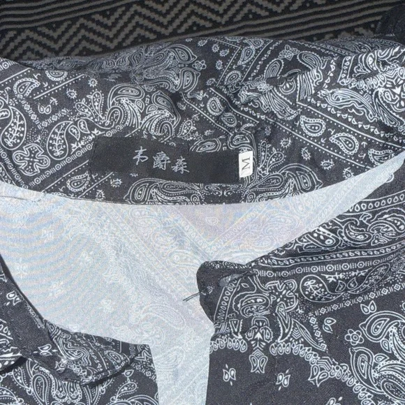 Stylish Black and Gray Patterned Shirt - Picture 5 of 5